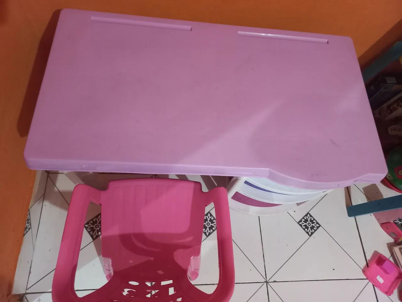 Mesinha infantil com 2 cadeirinhas  - Foto 2