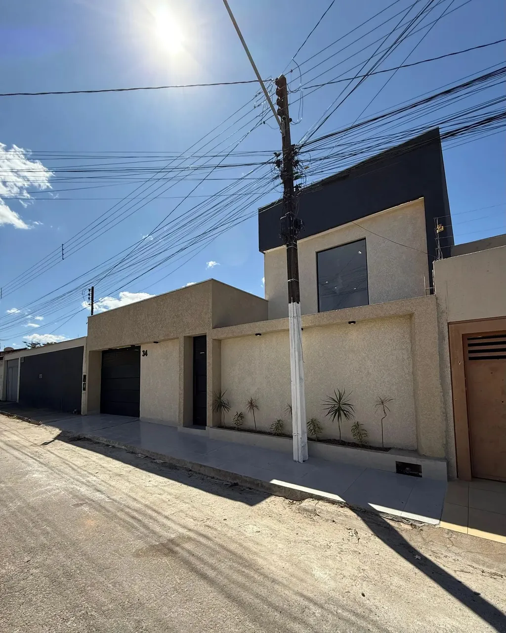 linda casa com o pé direito duplo localizada na etapa E Valparaíso 1