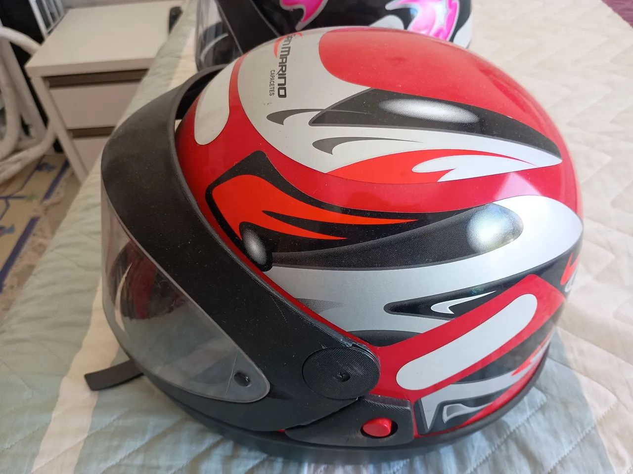 Duas capas de chuva e o baú mais dois capacetes - Foto 7