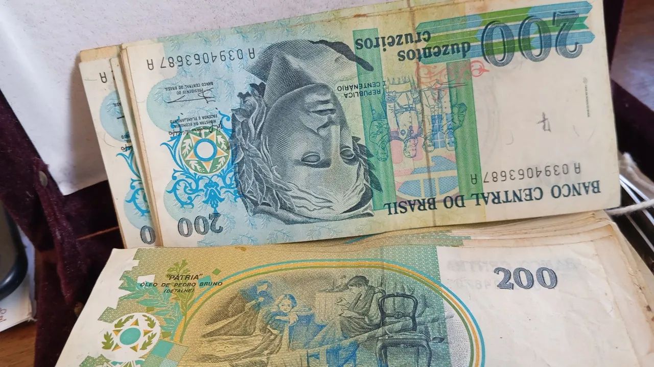 100 cédulas de duzentos cruzeiros em ótimo estado de conservação. Para colecionador. - Foto 5