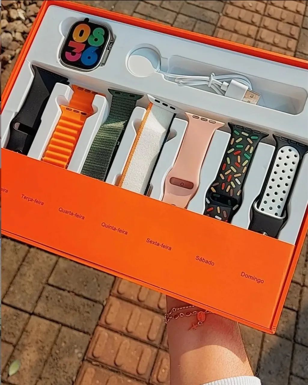 Smartwatch com 7 pulseiras e carregador por indução