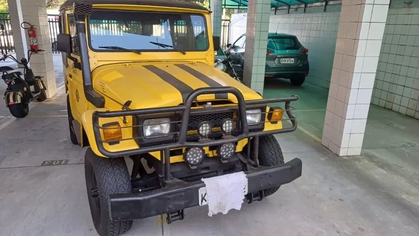 Toyota Band.Jipe Cap.de Aço Chas. Curto Diesel 1984