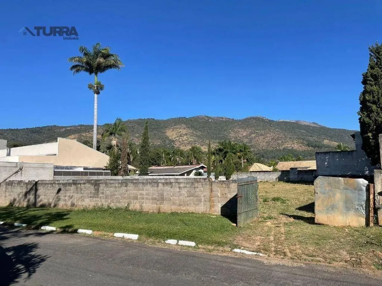 Terreno à venda, 1000 m² por R$ 1.390.000,00 - Condomínio Flamboyant - Atibaia/SP