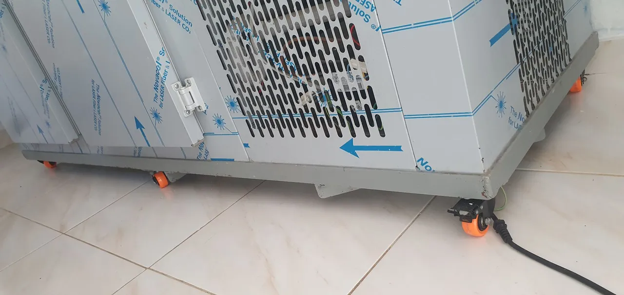 Freezer industrial com rodinhas