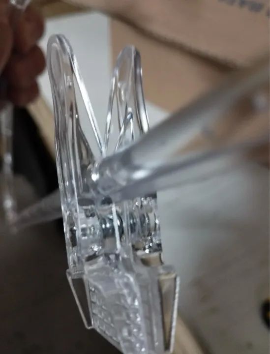 Cabide acrílico transparente + presilha - Foto 4