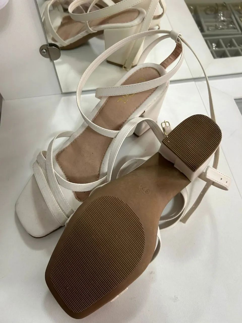 SANDÁLIA BRANCA GILGIL T/37 - Foto 4