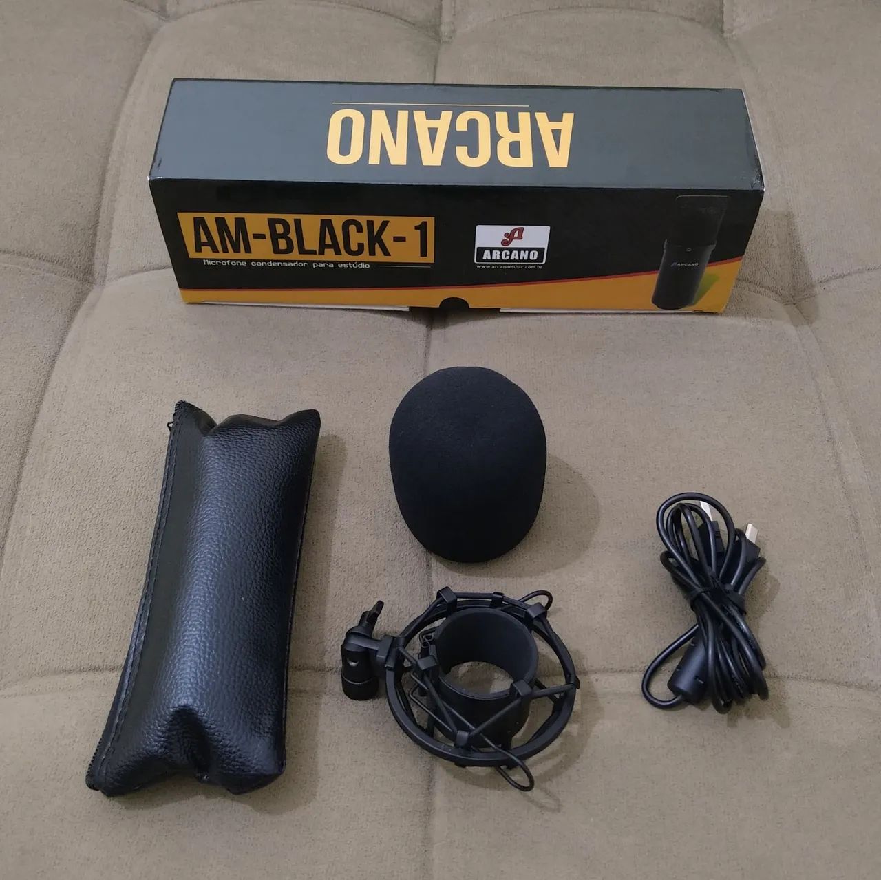 Microfone Condensador USB Arcano Black AM-BLACK-1 Com Suporte Braço Articulado