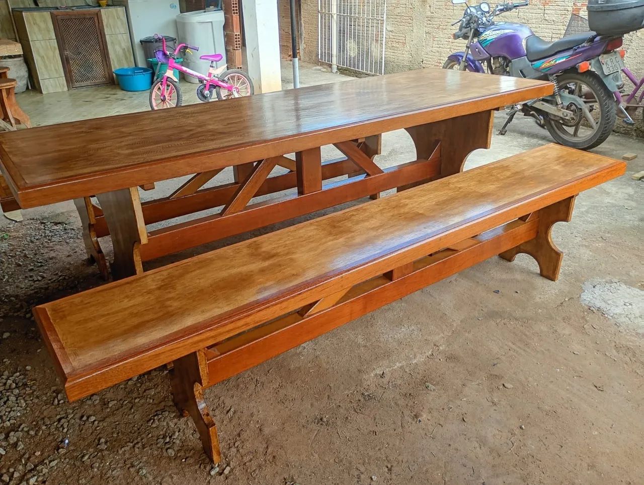 Mesa com dois bancos 64254658905601123