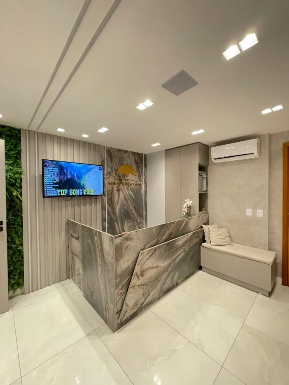 Sala comercial pra venda HC PLAZA com 27 m² toda mobiliada e planejada