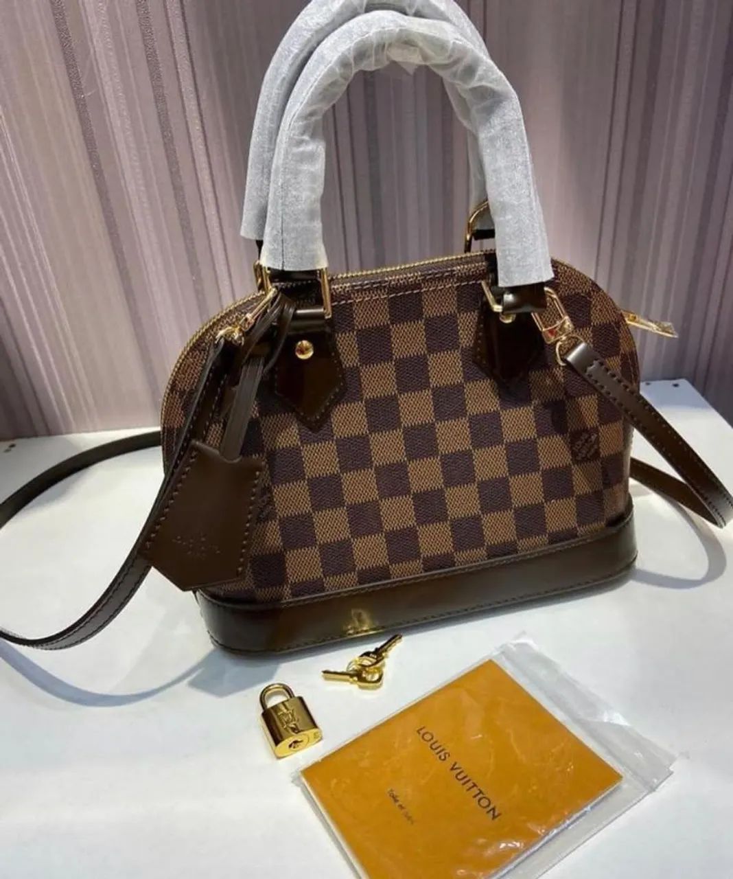 Bolsa Louis Vuitton Alma BB Ebony
