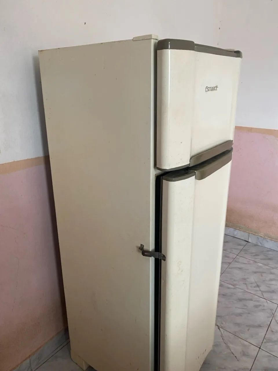 Geladeira Esmaltec obs: LER ANUCIO  - Foto 3