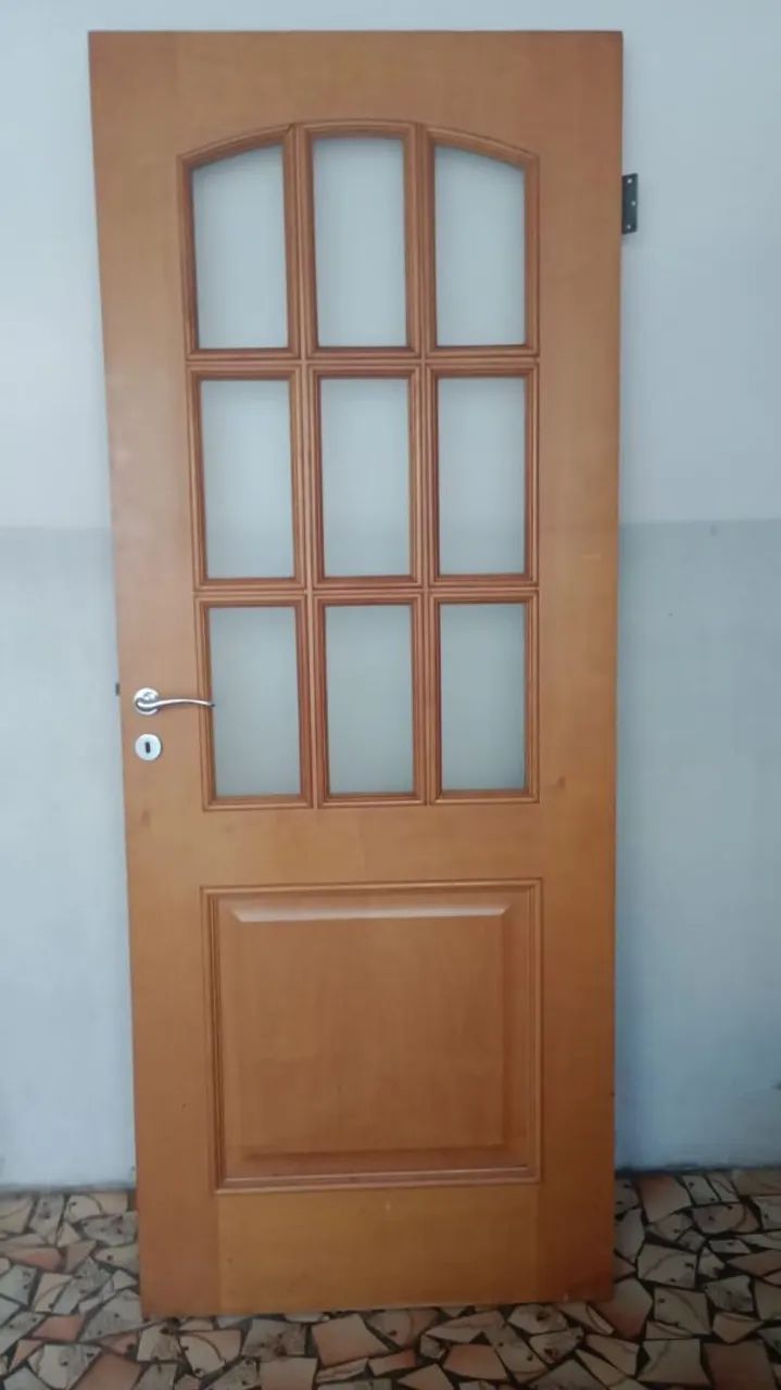 Porta de madeira com vidro