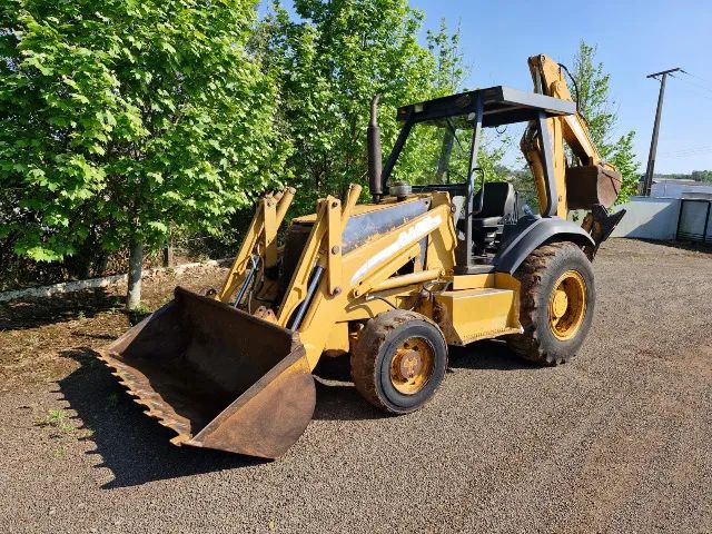 Retro Escavadeira Case 580L ano 2004 motor cummins  tração 4x4  - Foto 5