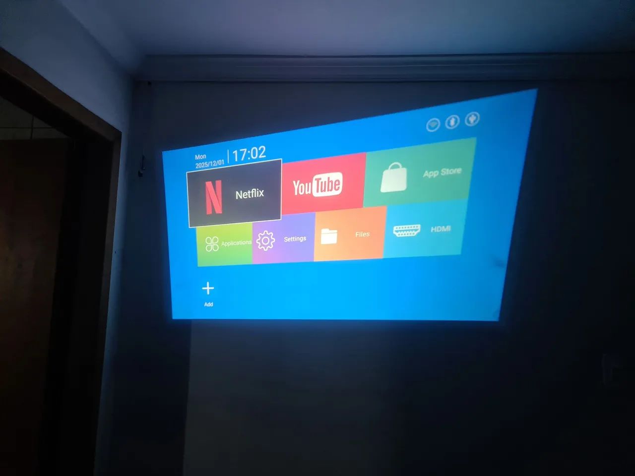 Projetor com Wi-Fi e Bluetooth 64595627662210123