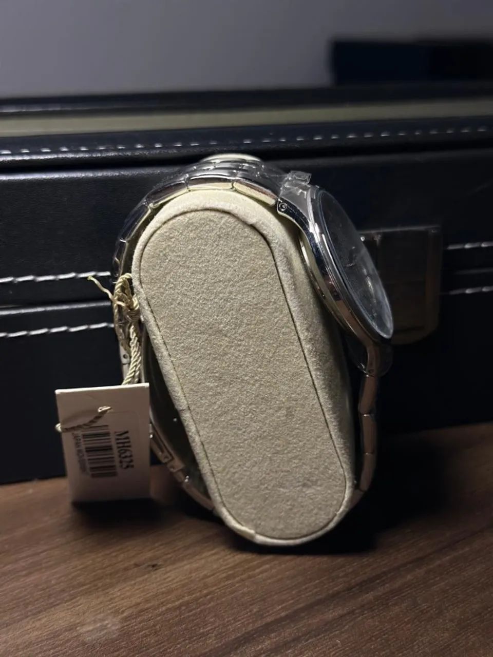 RELOGIO VIP SAPHILITE QUARTZ MH 6325 PRATA FUNDO BRANCO E TESTURA - Foto 3