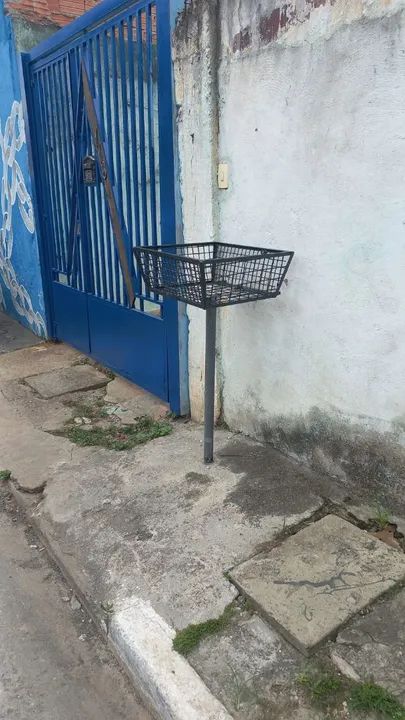 Lixeira de metal para área externa
