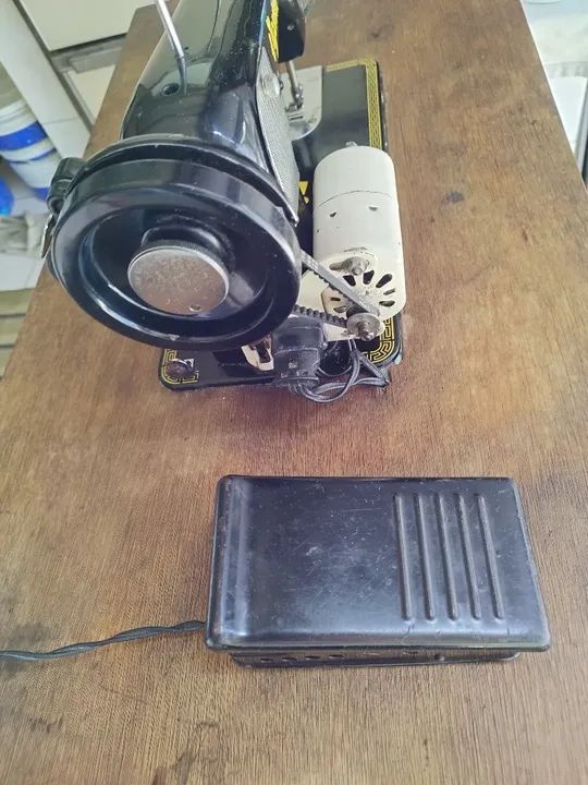 Máquina de Costura Vigorelli Antiga - Foto 4