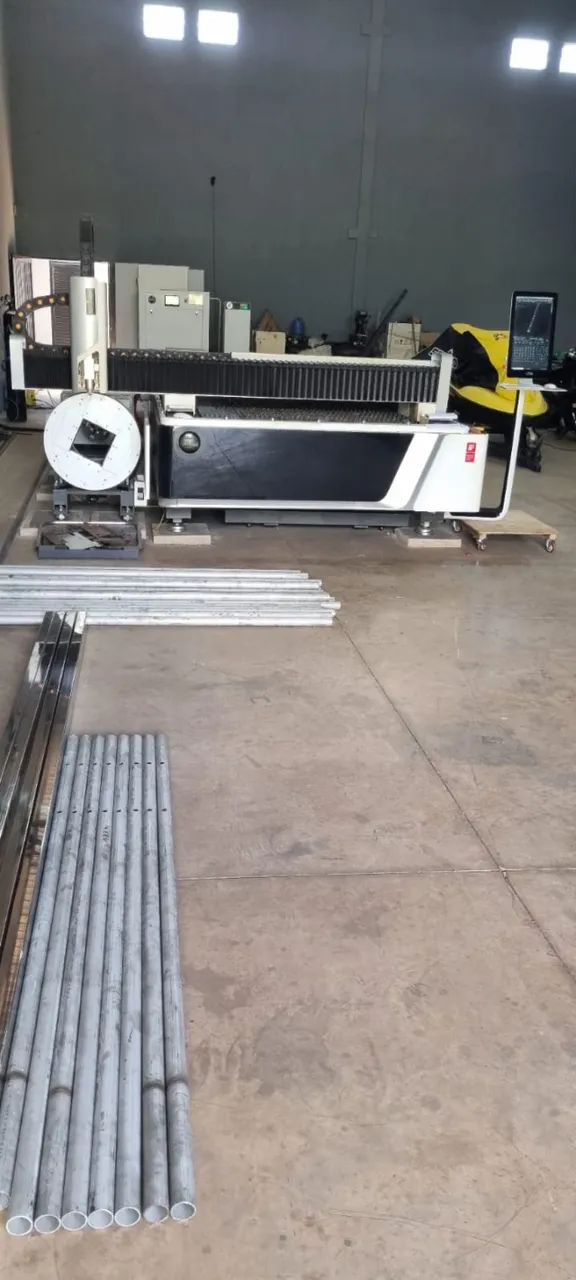 Maquina de Laser corta chapa e tubos de 3000 wtts mesa 3,00 x 1,20 - Foto 2