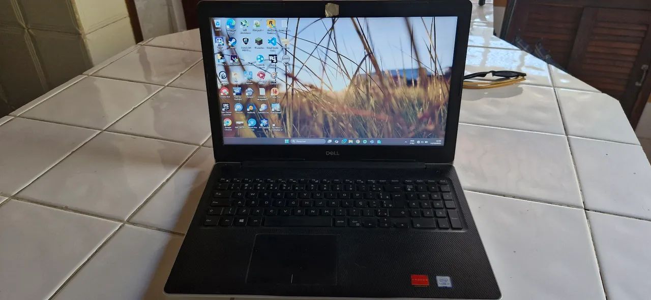 Vende-se notebook Dell Inspiron 15