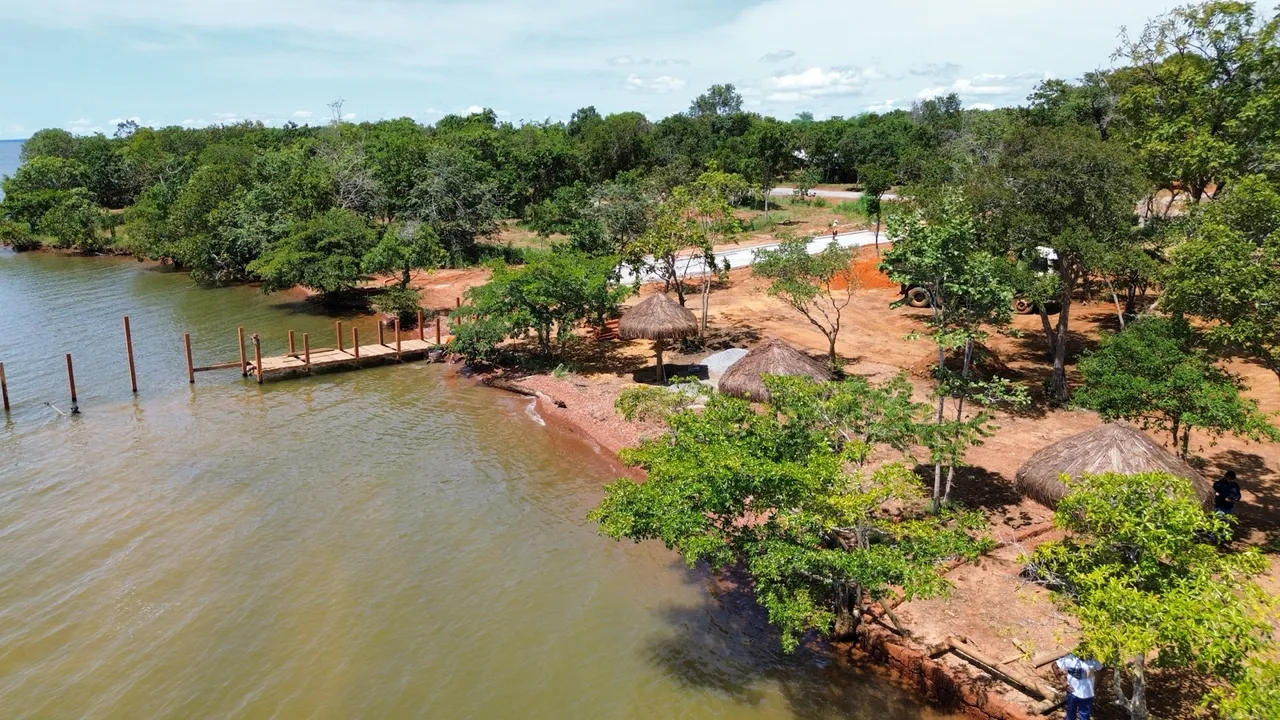 Chácara beira lago condomínio alto padrão
