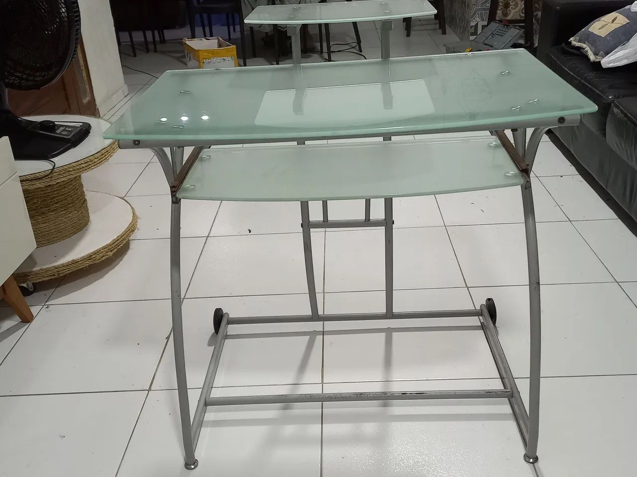 Mesa de Escritório em Vidro e Metal