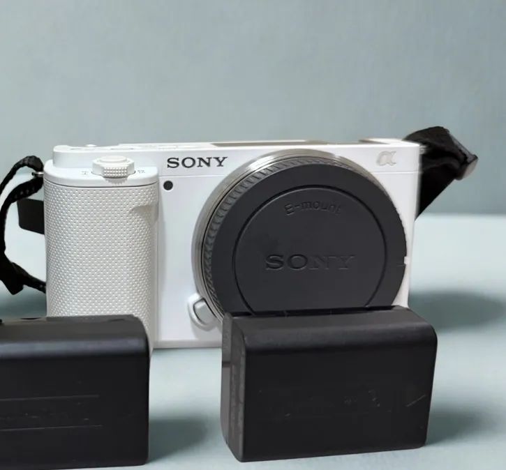 Sony ZVe10 Camera with Warranty Until 2028.64298051636226120