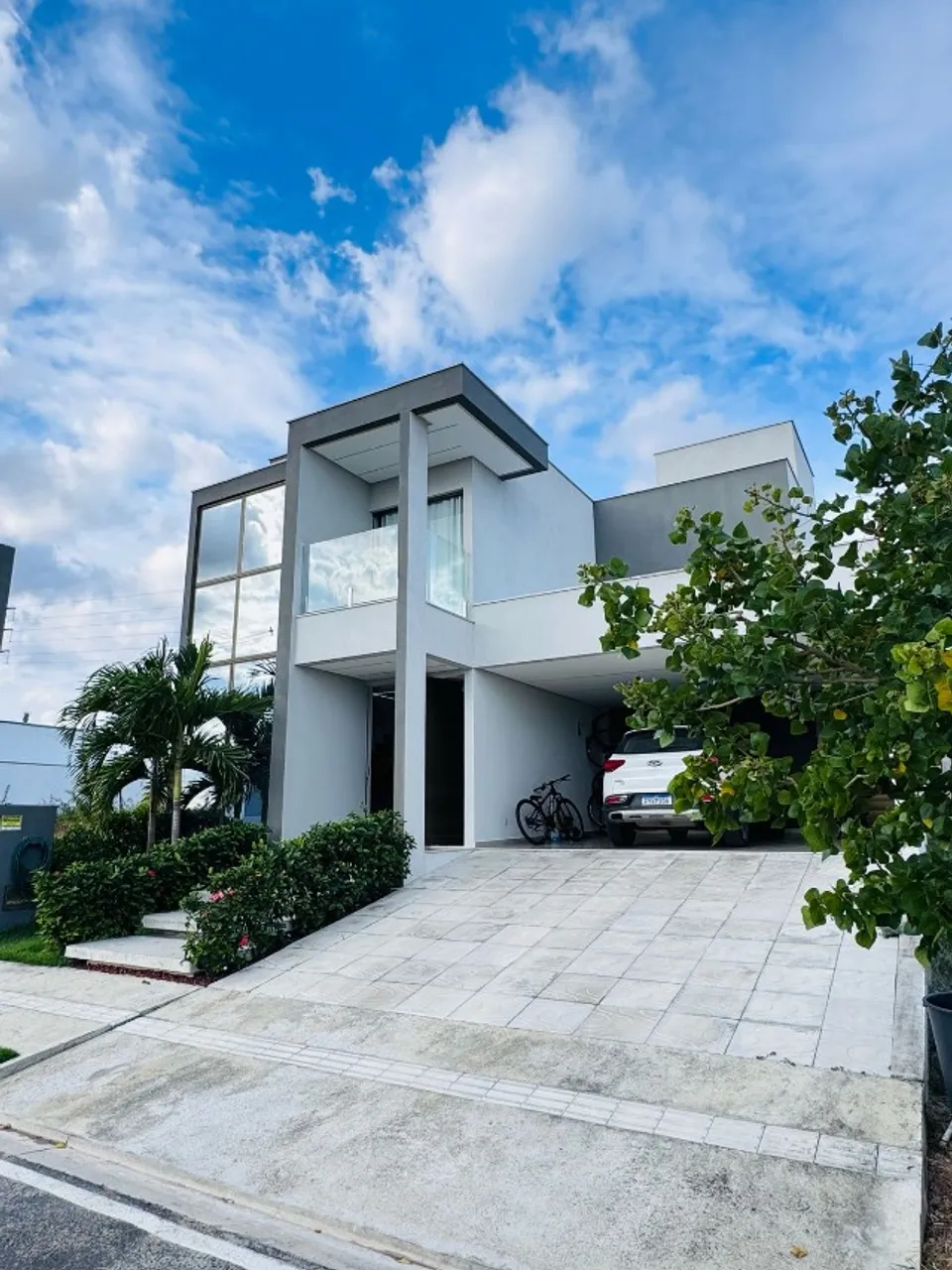 CASA ALTO PADRÃO 4/4 A VENDA EM CONDOMINIO FECHADO