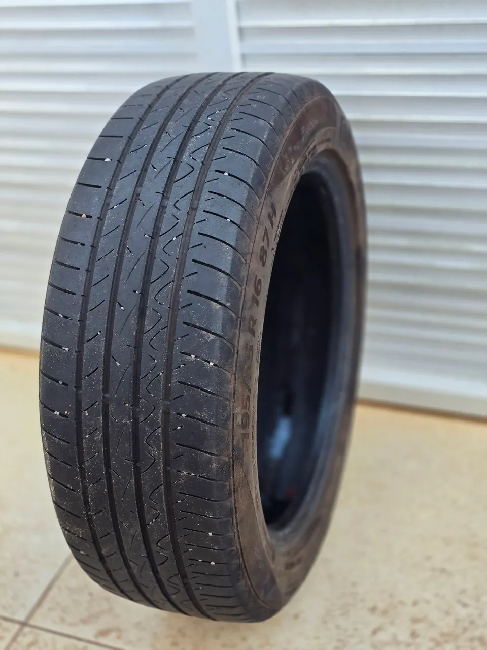 PNEU CONTINENTAL 195/55 R16 87H - Ótimo estado