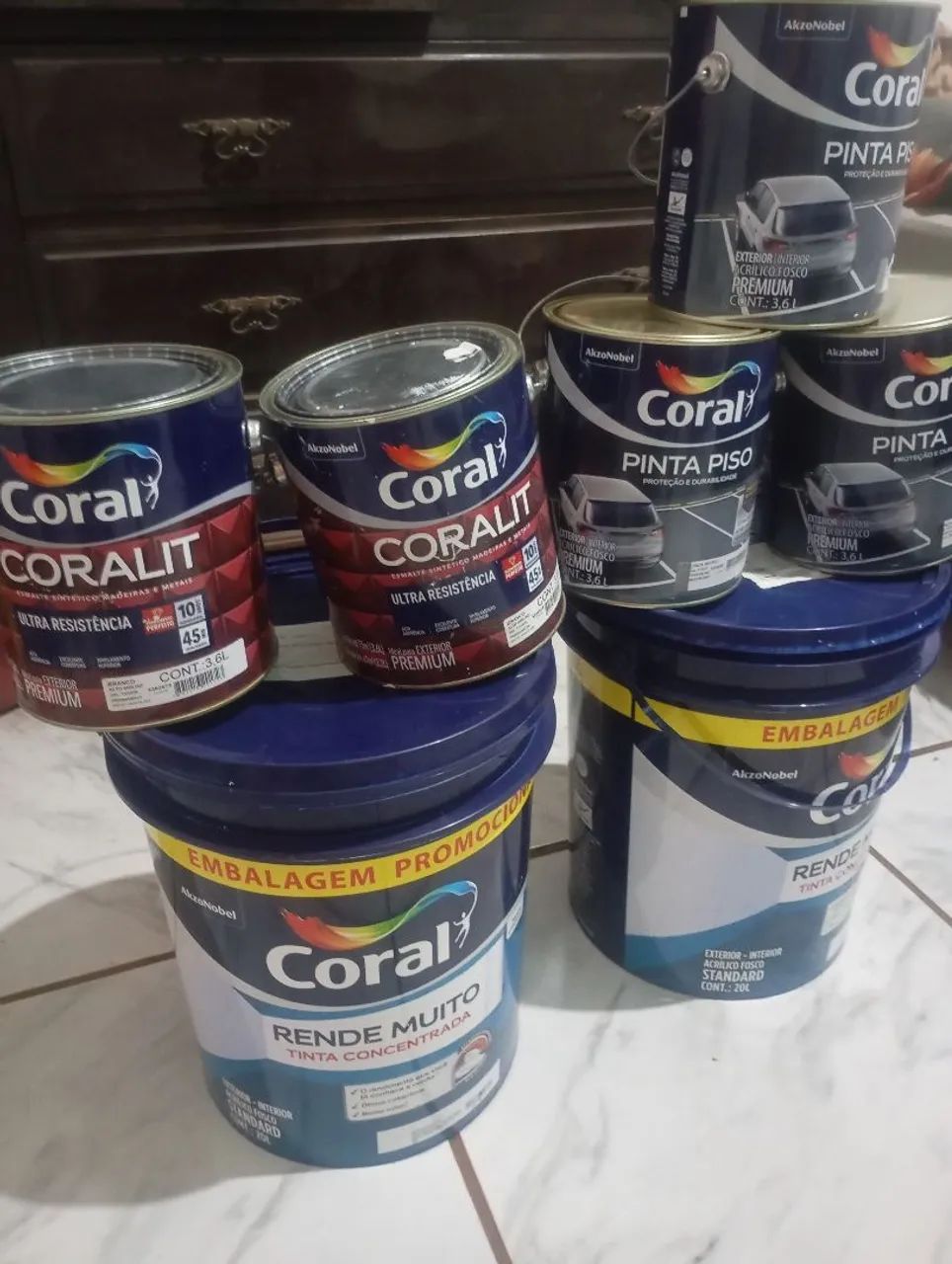 Só vendo essas tintas balde de 20 litros branco neve são dois boldes   - Foto 3