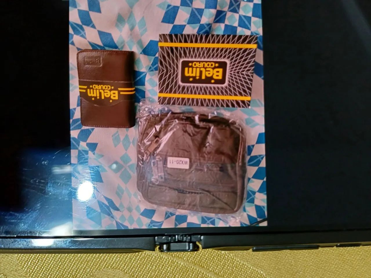 Carteira Masculina em Couro kit pochete e carteira de couro legítimo 130 o kit *. - Foto 4