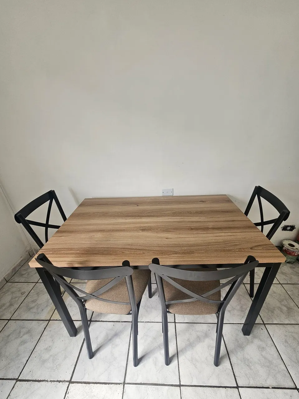 Mesa Industrial + 4 cadeiras - Novíssima