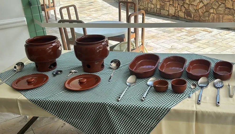 Locaçao de panelas e travessas de barro cerâmica