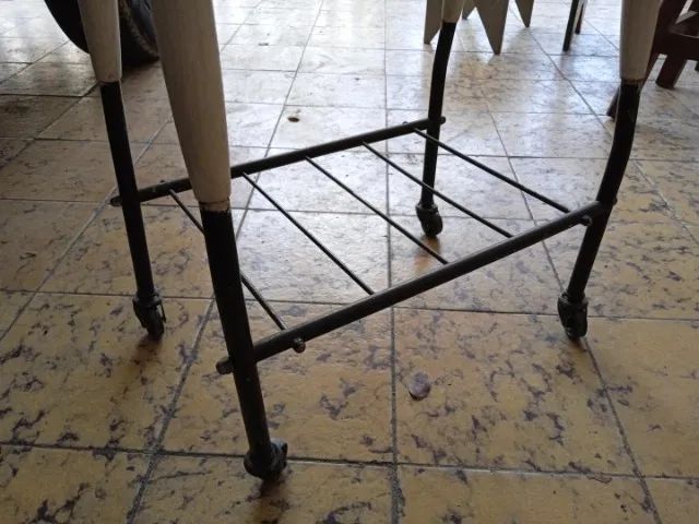 Carrinho de apoio em Metal Branco 60 cm x 36 cm x 25 cm - Foto 4