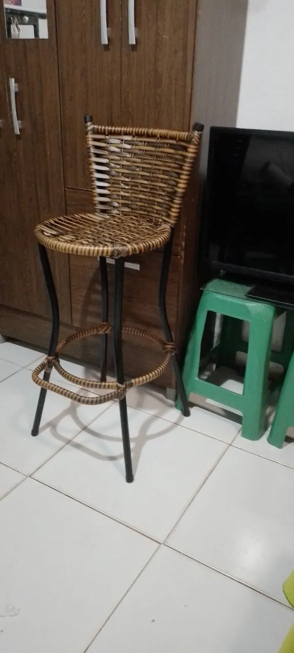 Banqueta Alta com Assento em Palha