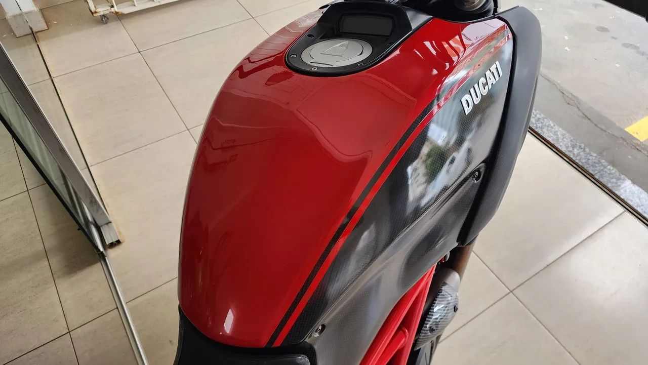 Ducati Diavel Carbon 2013/2013 - Foto 9