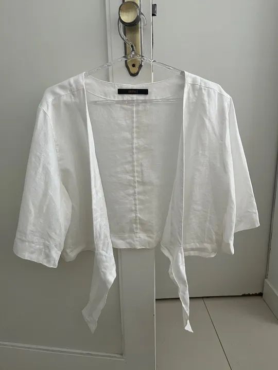 Blusa cropped amarração frontal branco de linho com amarração