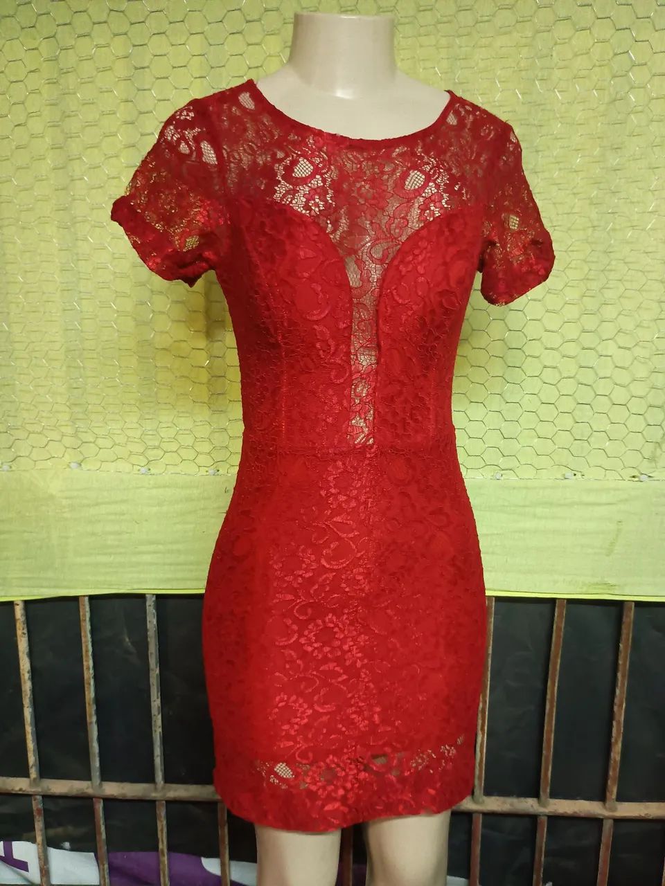 Vestido Vermelho Rendado Elegante