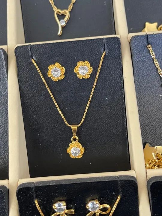 Conjunto de colar e brincos com zircônias - Foto 3