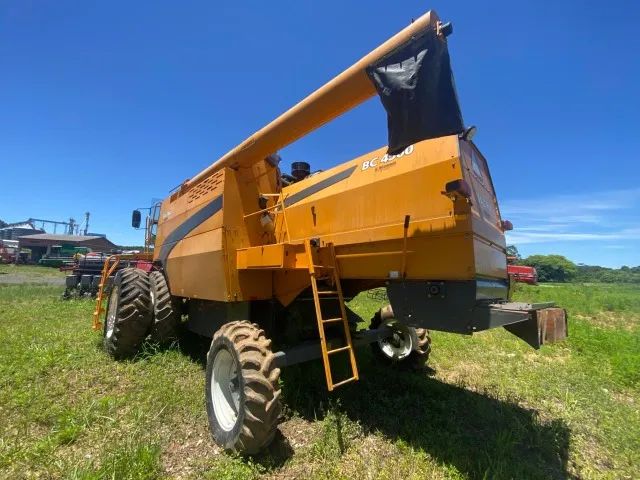 Colheitadeira Valtra - BC 4500, 20 pés, Duplada. Fabricação 2011 - Foto 2