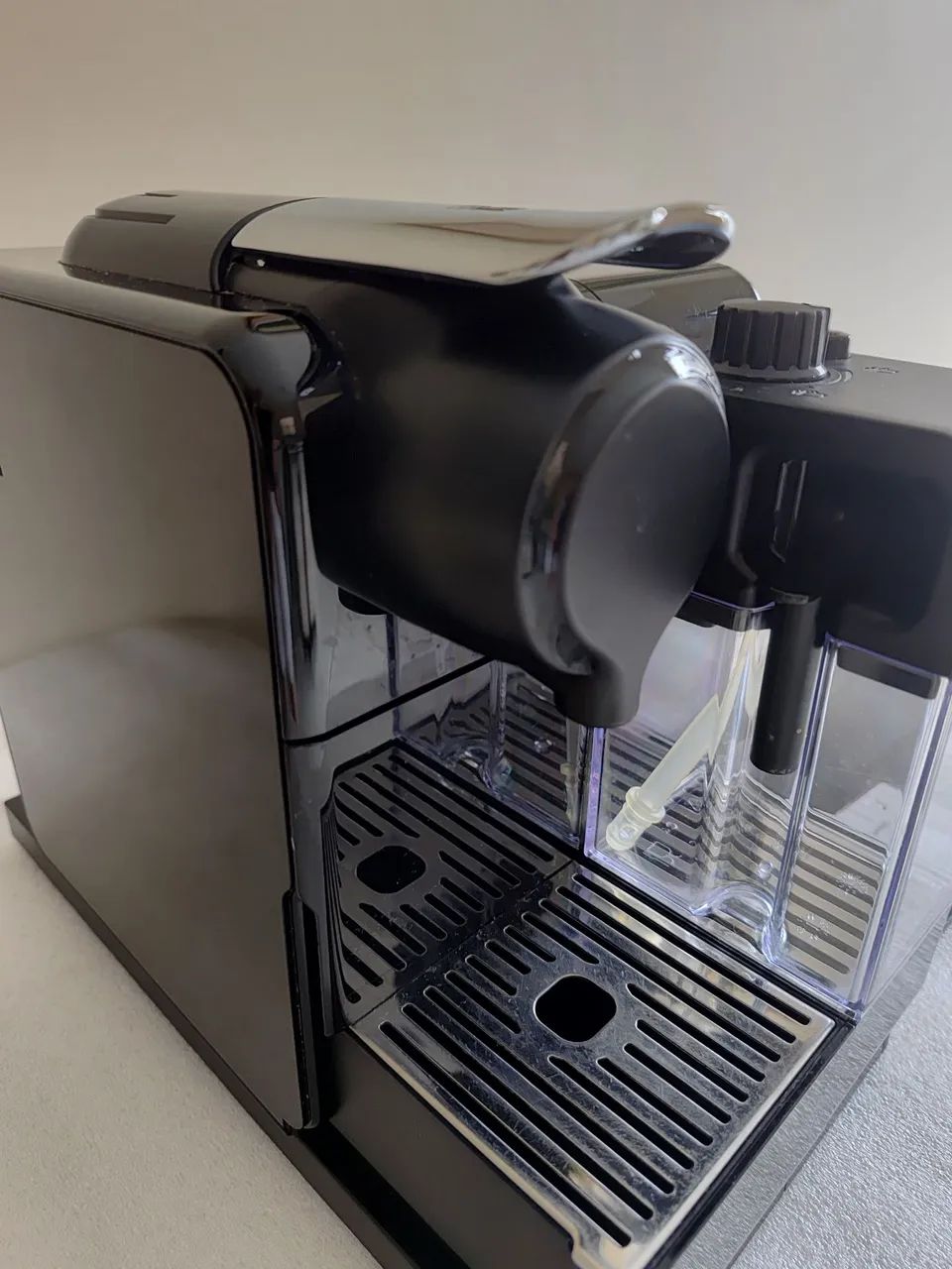 Nespresso Cafeteira Lattissima One Preta 110V<br>R$1.400,00 - Foto 2
