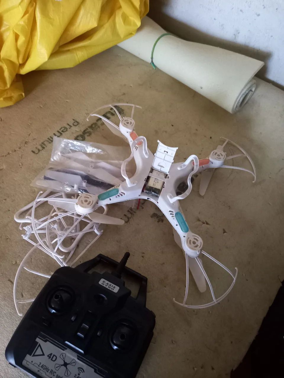 Drone Syma X-5C com controle remoto