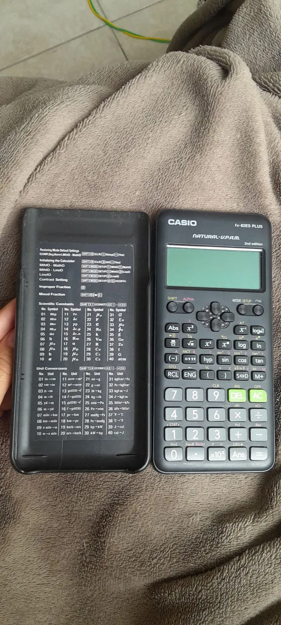 Calculadora Científica Casio fx-82ES PLUS - Usada