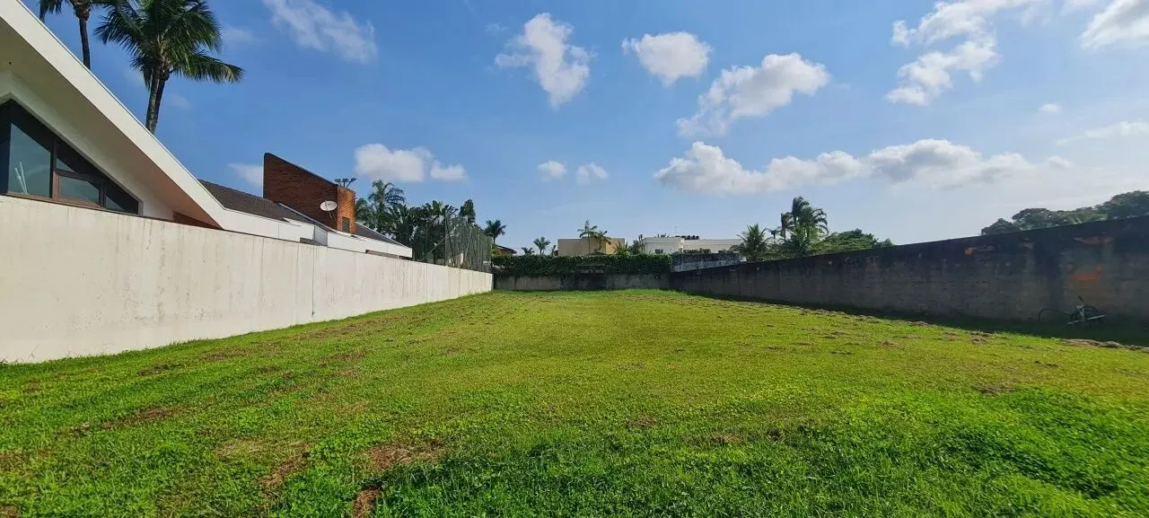 Terreno À VENDA no Condomínio Jardim Acapulco 1 - Guarujá