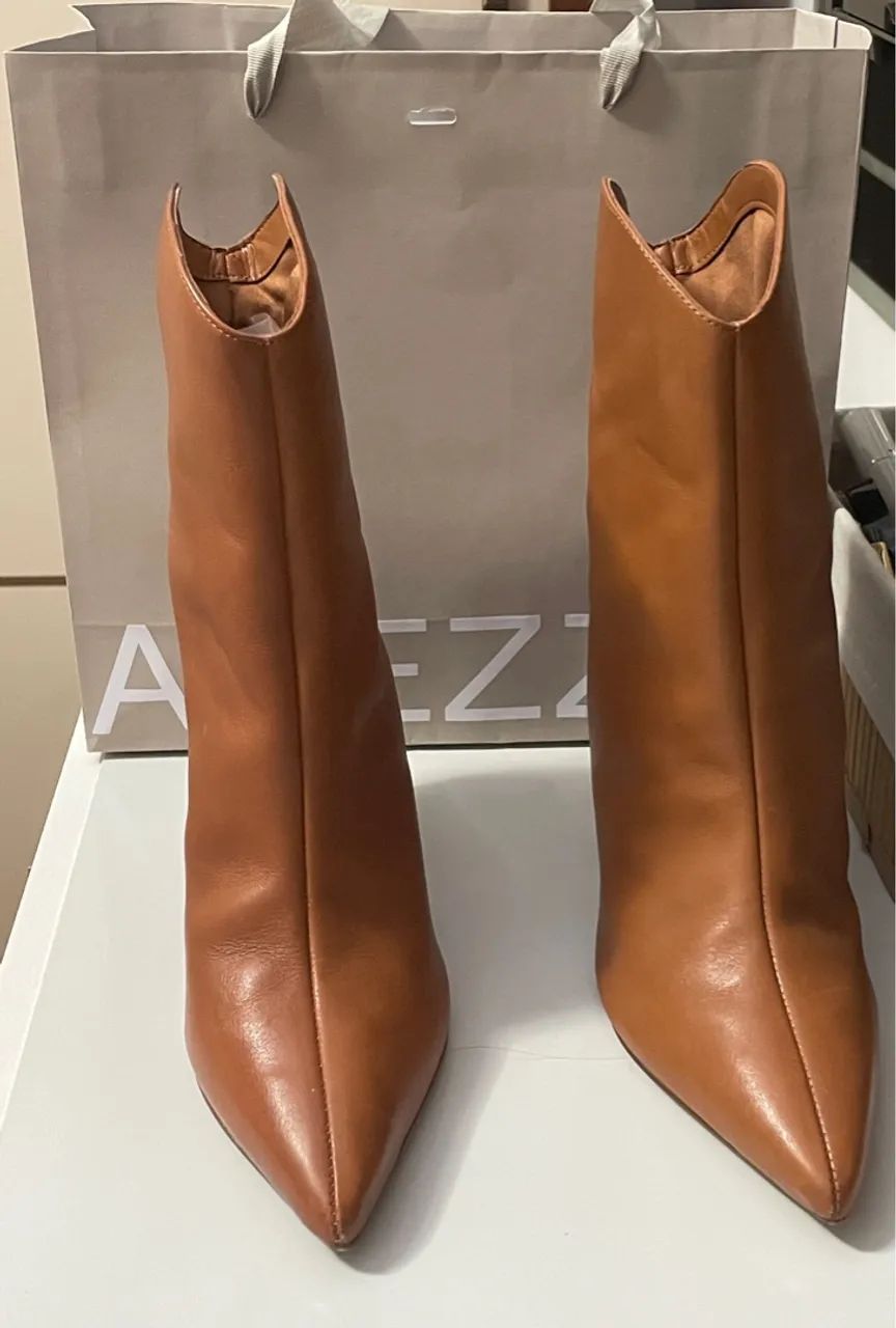 Botas de Couro Marrom - Elegância e Conforto - Foto 2