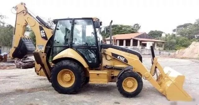 Retroescavadeira Caterpillar 2017 - Foto 3