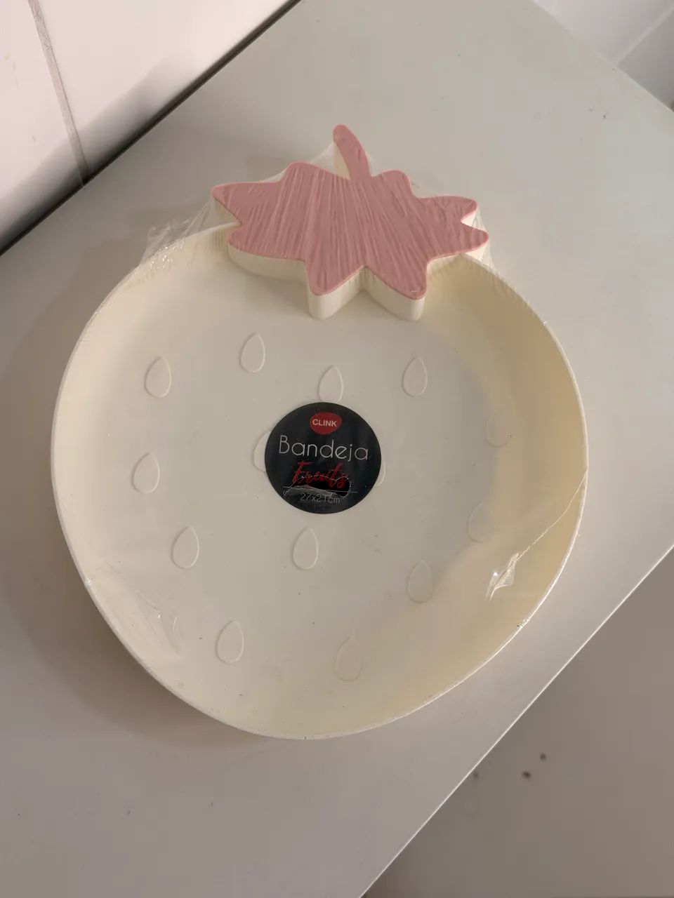 Strawberry-shaped tray