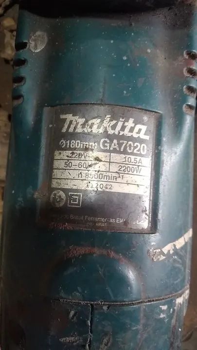 Esmerilhadeira Makita com defeito 64861428950786121