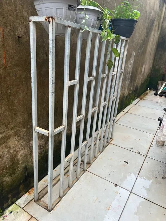 Grade de ferro 250 reais para janela  - Foto 4