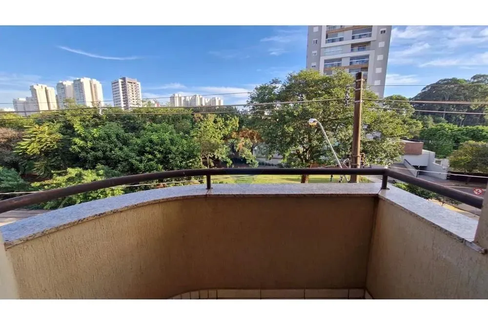 Apartamento 1 Dorm. com sacada rico em armários- Vila Ana Maria