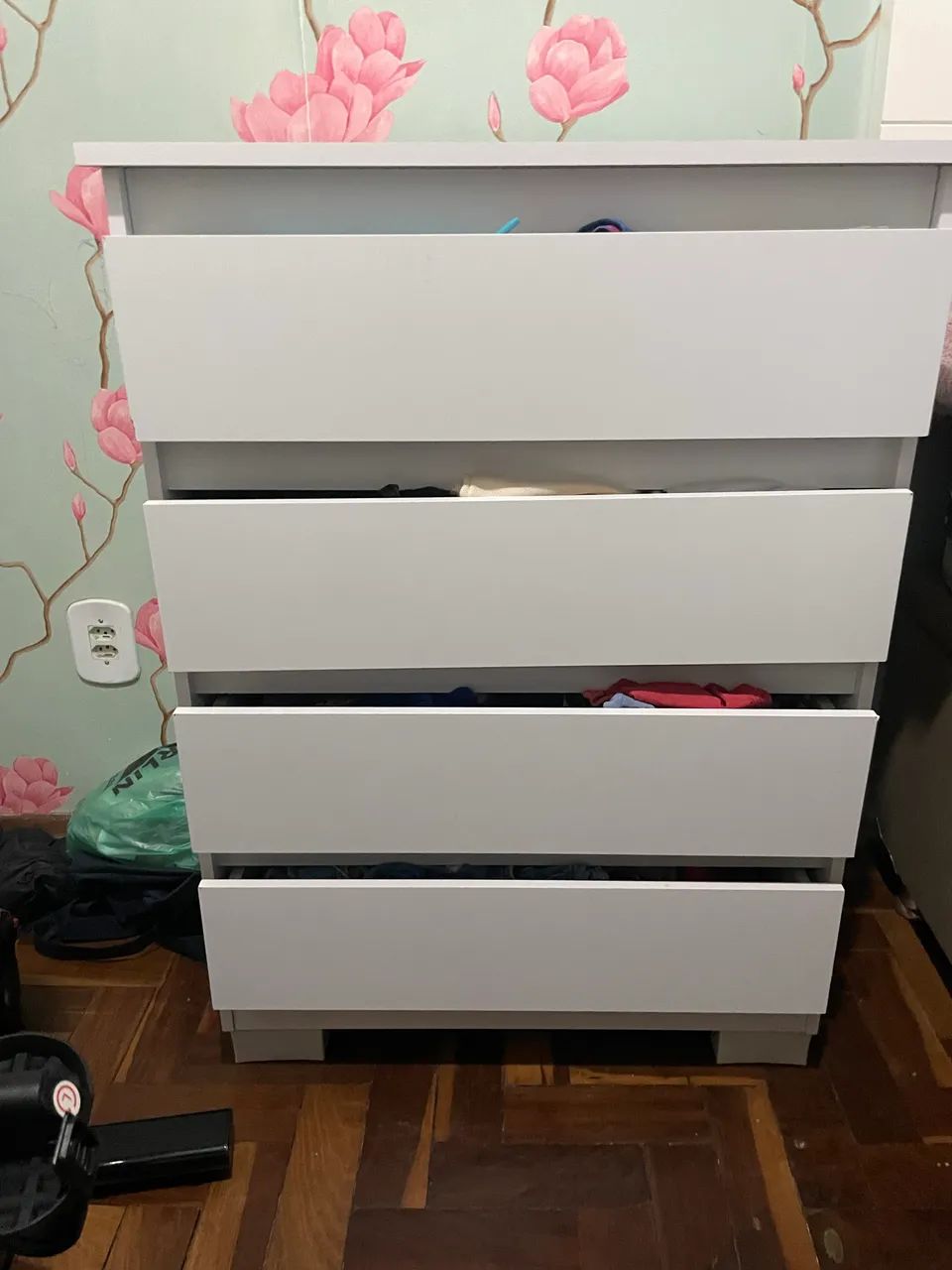 Cômoda 4 gavetas